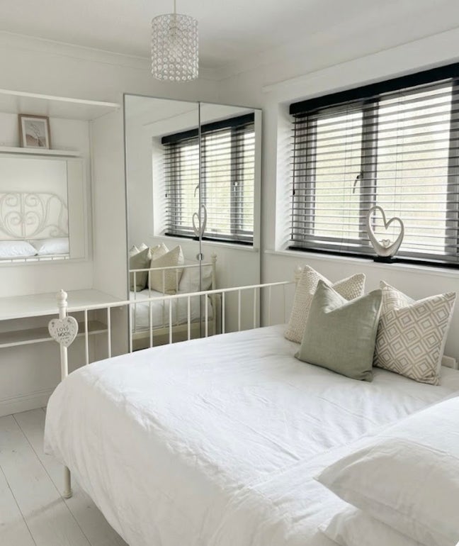 Double room, Parking, 10 mins FRM Station Main Photo