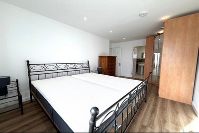 Rooms in Riverside  | Near DLR station Main Photo