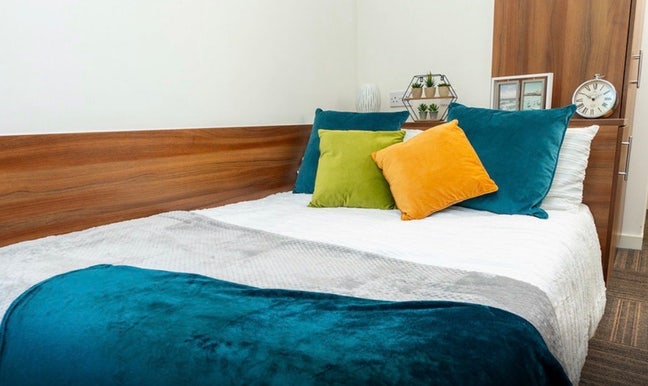 Available Room at Denmark Road  Main Photo