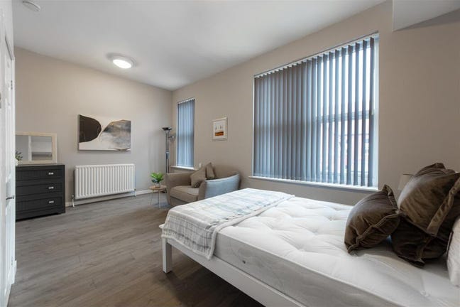  3 bedroom shared accommodation 1 room available  Main Photo