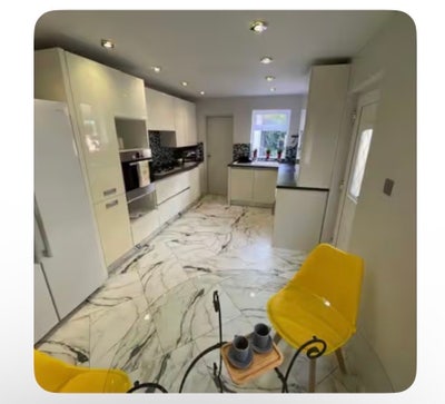 Ensuite on Russell street  Main Photo