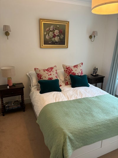 Double Room Shepards Bush Main Photo