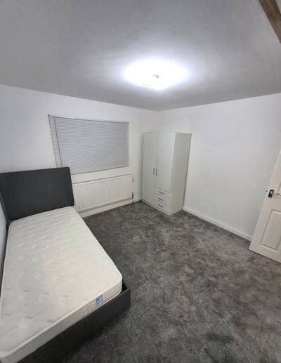 🏡 Single & Double Bedrooms WA5 Warrington  Main Photo