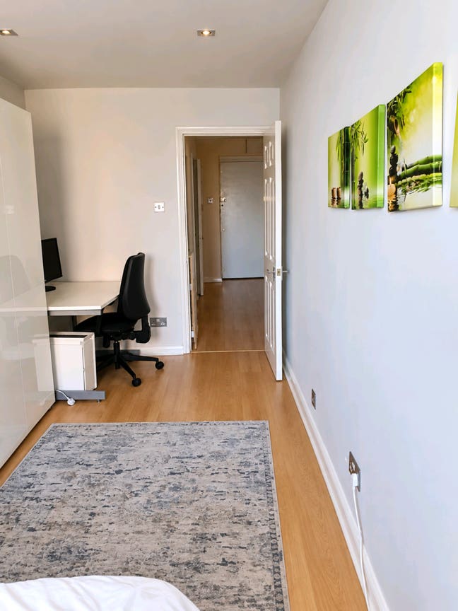 2 Bed Flat E16, Spare Room For Rent &pound;1050 pcm Main Photo