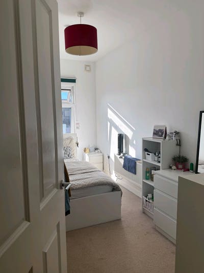 Double Room Right next to Brockley Station! Main Photo