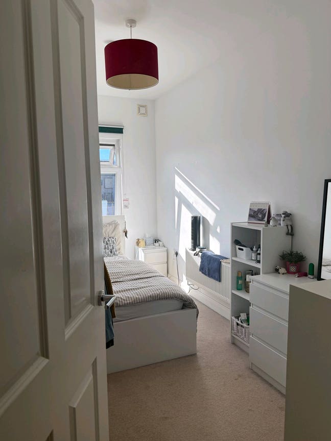 Double Room Right next to Brockley Station! Main Photo
