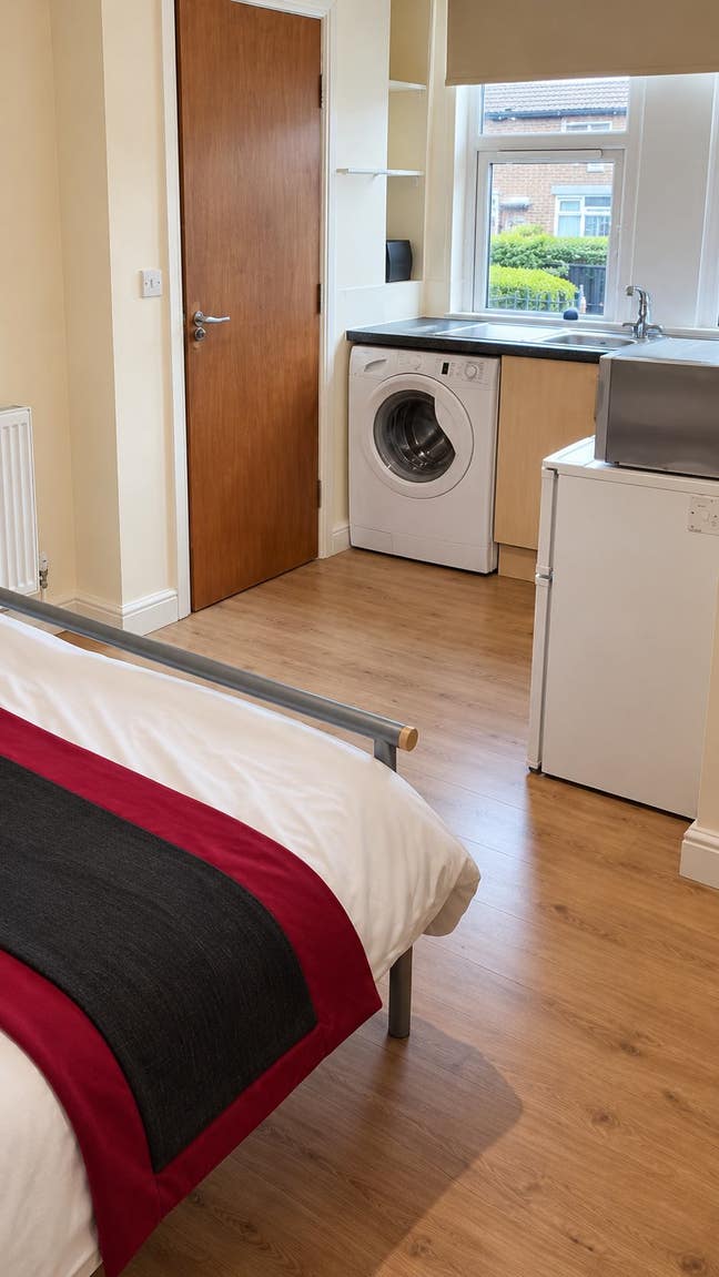 Room in LS12. St Ives Grove Main Photo