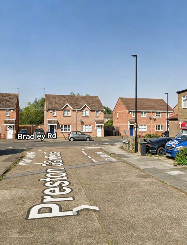 Single Room - Close to Enfield Lock Train Station Main Photo