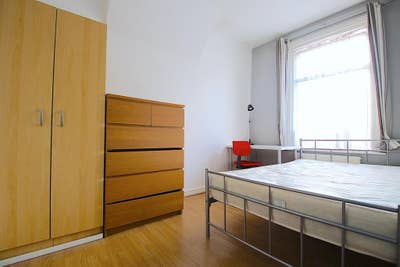 Spacious double room available for rent Main Photo