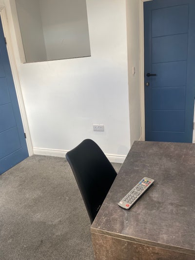 Bills Inclusive Ensuite Room CV2 Main Photo
