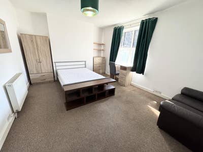 Double rooms Available now!  Main Photo