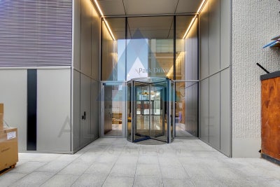 Luxury Canary Wharf Flat - Bedroom with bathroom Main Photo