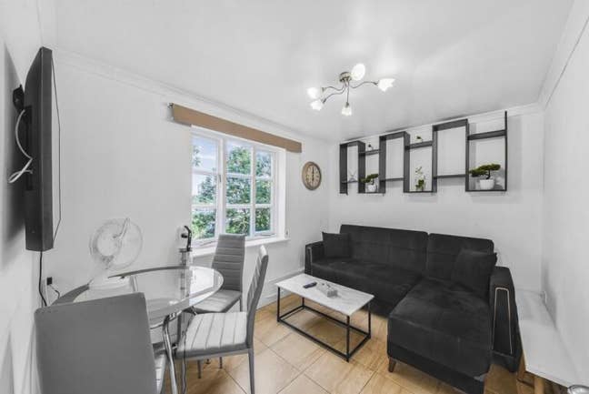 Luxury 3 Bed Flat with 3 Bathrooms Near Hackney Main Photo