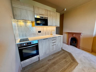 💕 Gorgeous studio - bills included - parking too. Main Photo