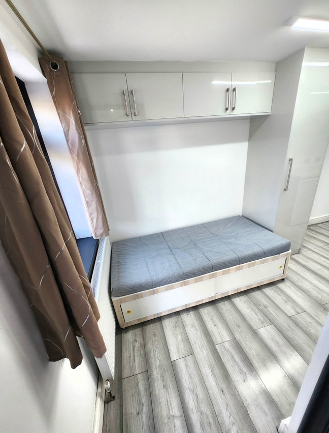Studio flat in romford Main Photo