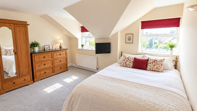 Lovely room available Main Photo
