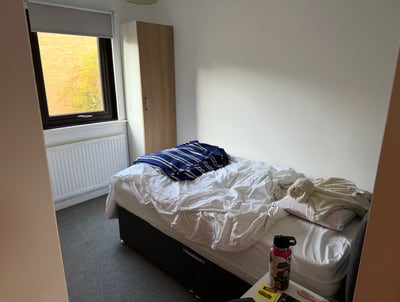Double Room available just off the Meadows Main Photo