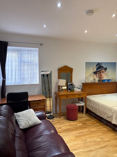 Large Studio in Willesden Green  Main Photo