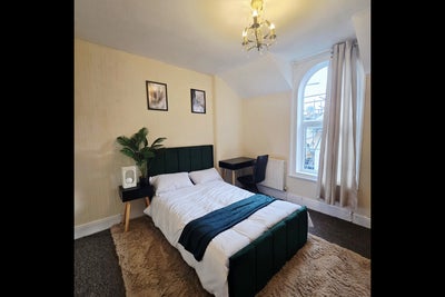 Flexible Short-Term Let – Furnished Room – Weekly  Main Photo