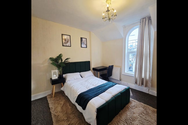 Flexible Short-Term Let – Furnished Room – Weekly  Main Photo