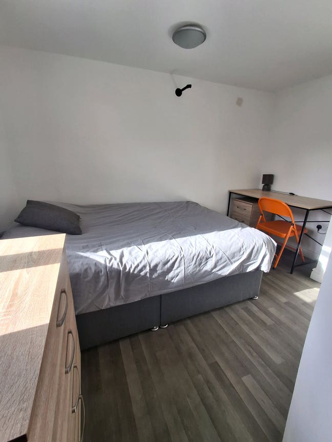 Stylish ensuite rooms in a prime location!  Main Photo
