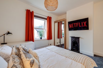 Large En-Suite - Quiet Friendly Warm Home. Parking Main Photo