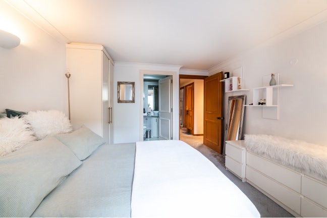 Beautiful Furnished Double Room with En-Suite Main Photo