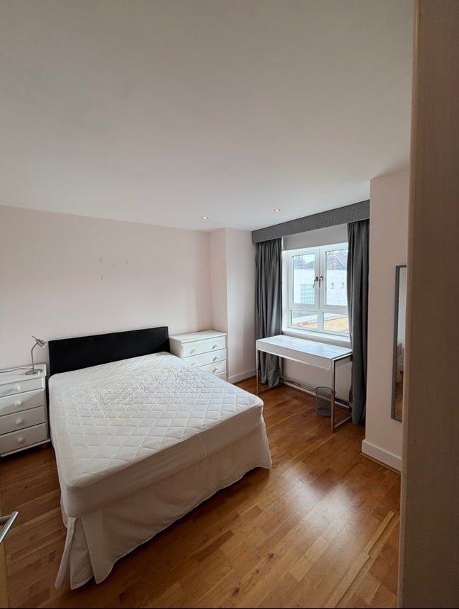 Room to Rent in Clapham North, 3 mins to tube Main Photo