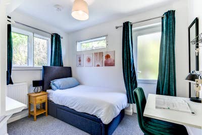 Stunning, Fully Furnished Room in a Lovely Home Main Photo
