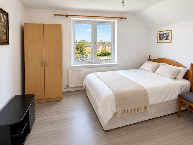 3 Bedroom Flat 2 Bathrooms Opposite Maryland St Main Photo