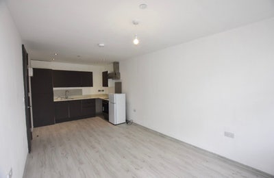Modern 1BHK Flat - Peterborough City Center Main Photo