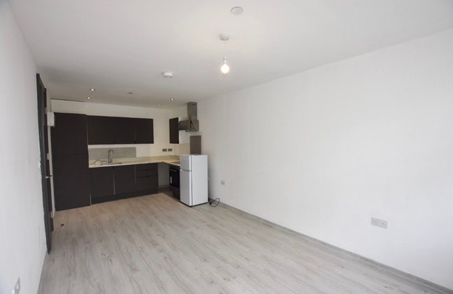 Modern 1BHK Flat - Peterborough City Center Main Photo