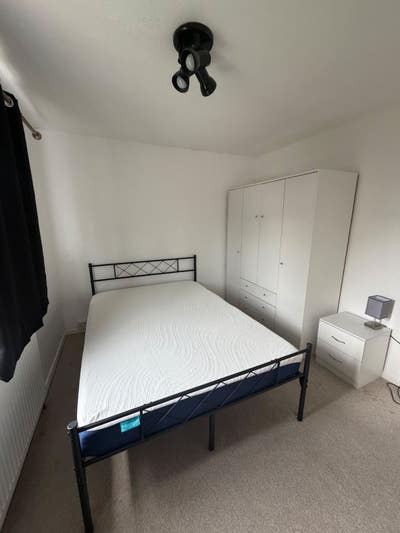 Attention All- Double Bedroom In LS6- Very Big! Main Photo