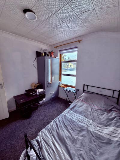 Single room- near seven kings / ilford station.  Main Photo