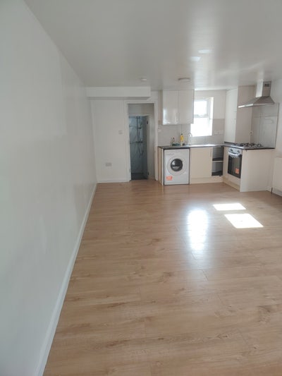 Studio flat for rent Main Photo