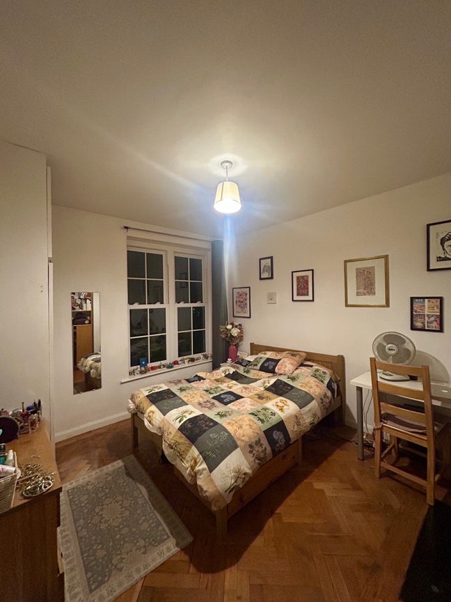 Two double rooms available close to London Bridge  Main Photo