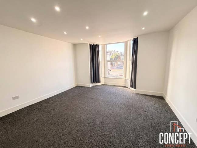3 Bed 3 Bath on Tooting Bec Road, Tooting Bec,SW17 Main Photo