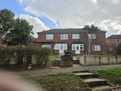  Beautiful 3-Bedroom House in Eatons Mead, E4 8AH  Main Photo