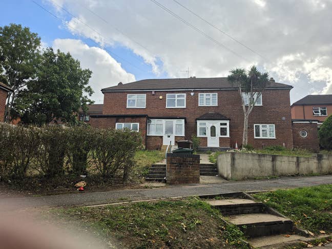  Beautiful 3-Bedroom House in Eatons Mead, E4 8AH  Main Photo
