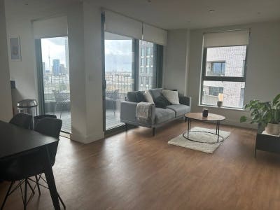 Beautiful double in North Acton with own bathroom Main Photo