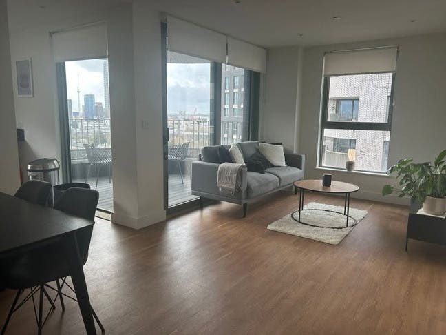 Beautiful double in North Acton with own bathroom Main Photo