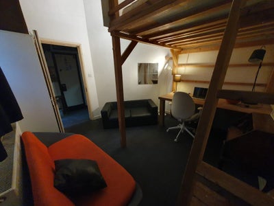 Single room  in a creative warehouse! Main Photo