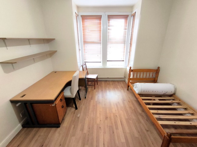 Single Room-All Bills included-3mins to Upton Park Main Photo