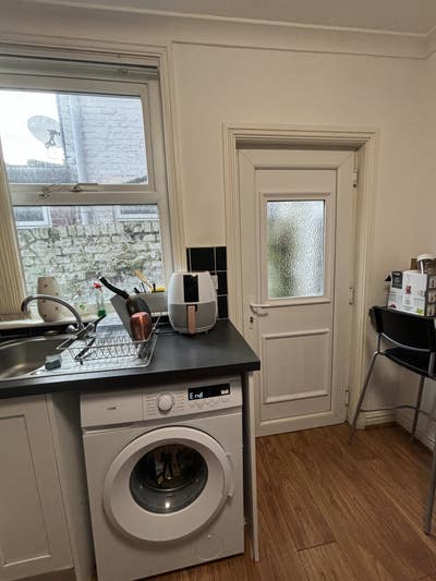 1 Room  Main Photo