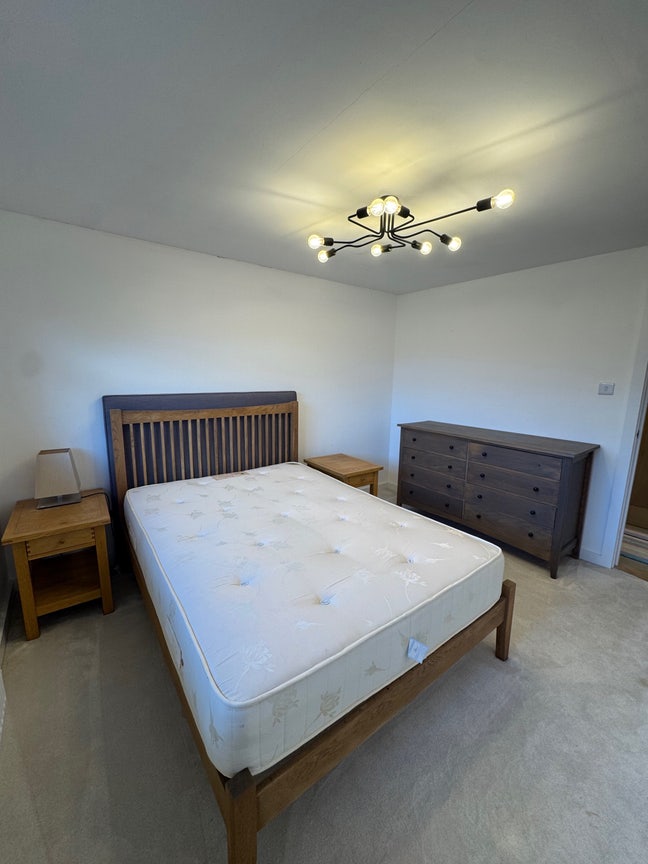 Double room in large open planned spacious flat Main Photo