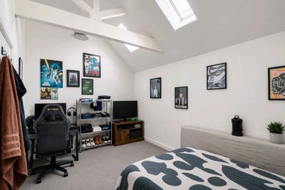 1 double bedroom in large 2 bed flat in Bedminster Main Photo