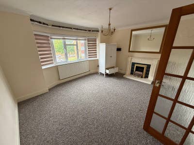 Two-Bedroom Ground -Floor Flat – Enfield EN2 Main Photo