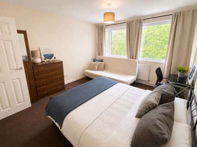 New! Double En-Suite Room - MK6 Main Photo