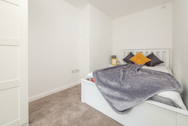 Double Room - Close to Camberley town centre Main Photo