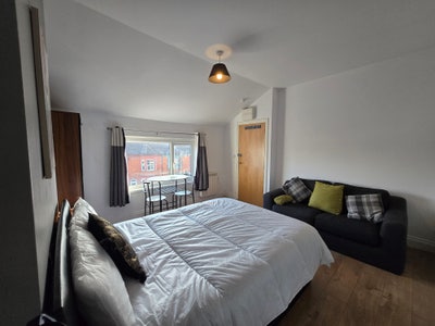 Studio Flat Available  Main Photo
